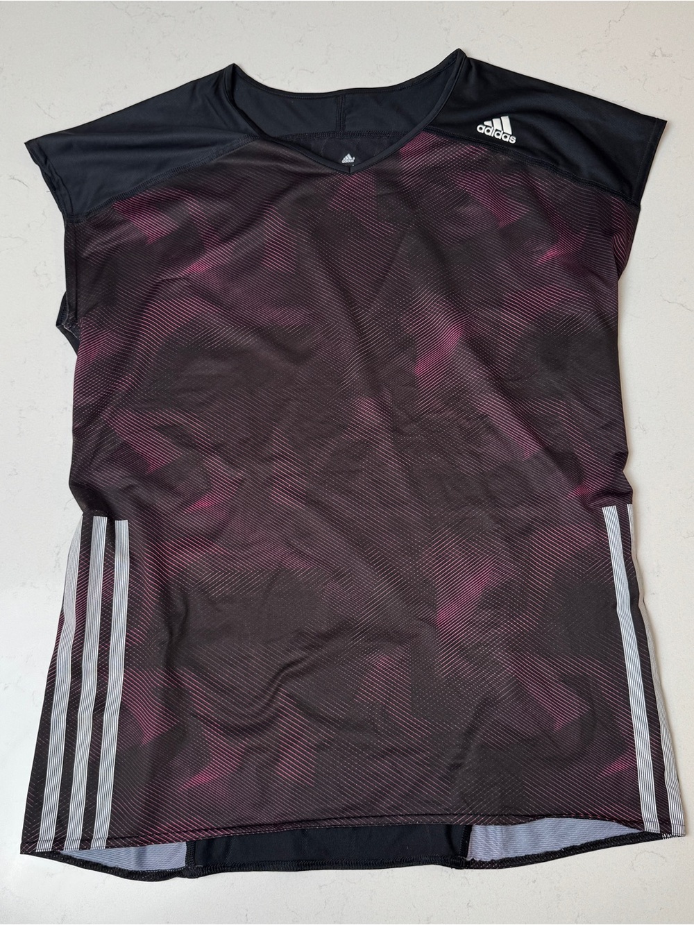 adidas Men’s Black Tee with Maroon Pattern